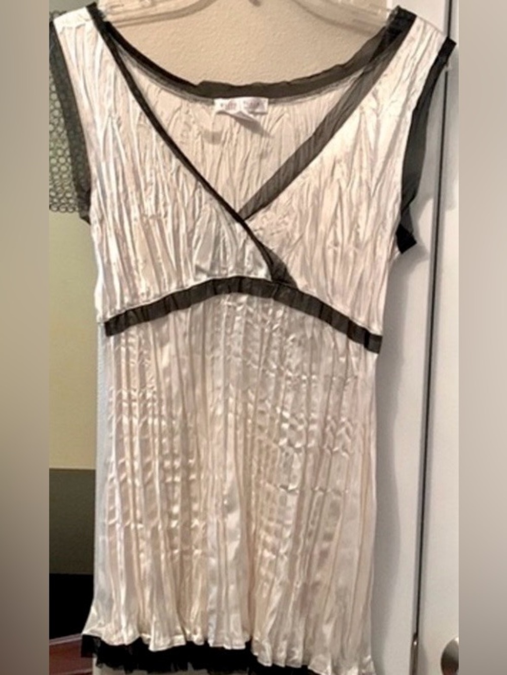 WHBM Crinkled Tank Top S Ivory Pleated CareerTimeless Date Night Lagenlook
